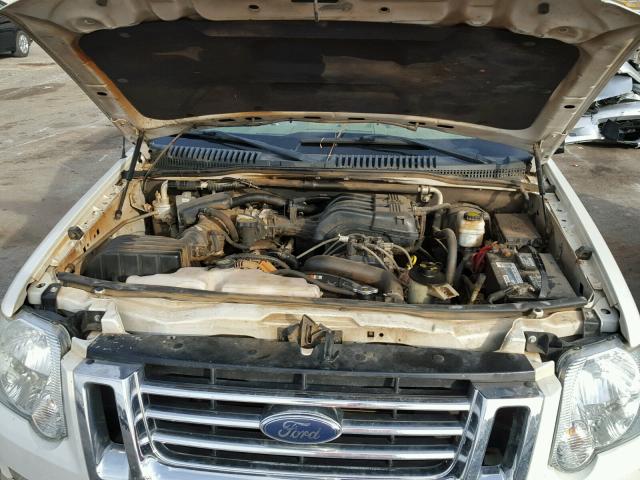 1FMEU64E58UA13636 - 2008 FORD EXPLORER E WHITE photo 7