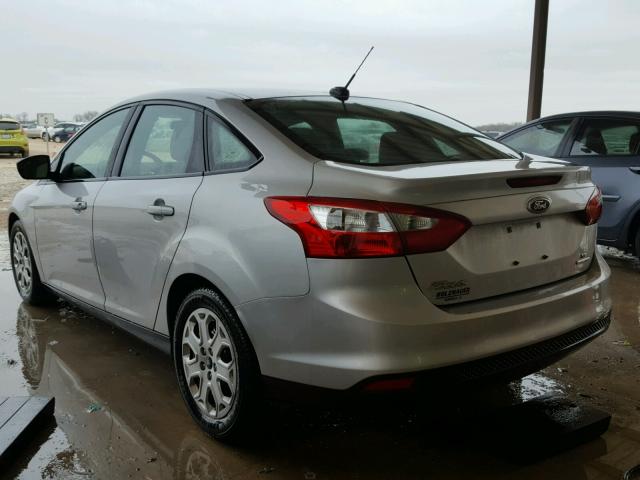 1FAHP3F26CL466775 - 2012 FORD FOCUS SE SILVER photo 3