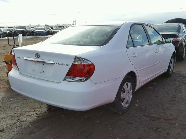 JTDBE32K453001877 - 2005 TOYOTA CAMRY LE WHITE photo 4