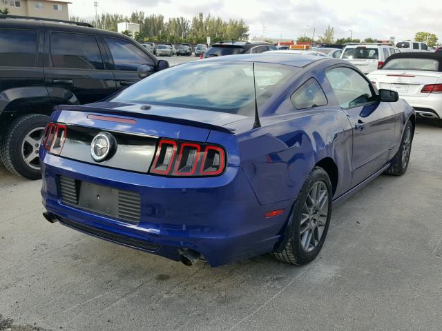 1ZVBP8AM4E5251180 - 2014 FORD MUSTANG BLUE photo 4