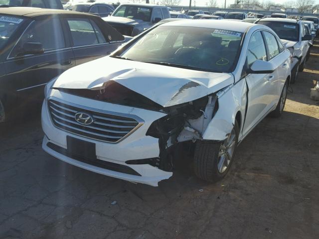 5NPE24AF8GH374993 - 2016 HYUNDAI SONATA SE WHITE photo 2