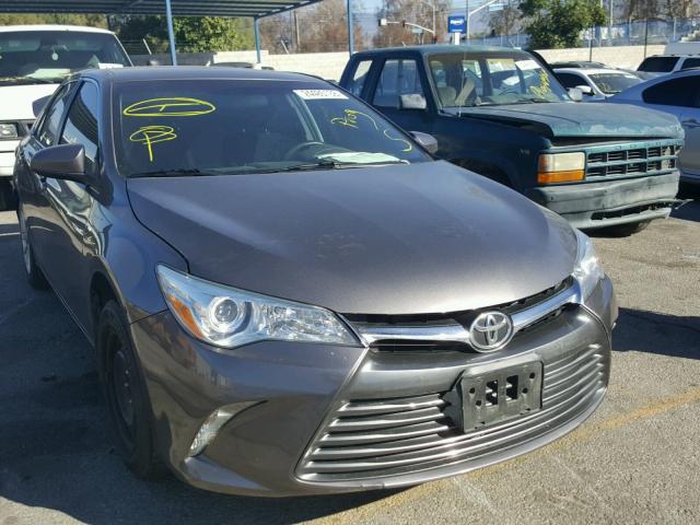 4T4BF1FK4FR450405 - 2015 TOYOTA CAMRY LE GRAY photo 1