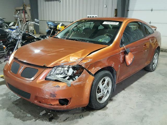 1G2AL15F277120645 - 2007 PONTIAC G5 ORANGE photo 2