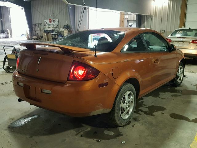 1G2AL15F277120645 - 2007 PONTIAC G5 ORANGE photo 4