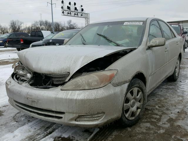 4T1BE32K52U044299 - 2002 TOYOTA CAMRY LE GRAY photo 2