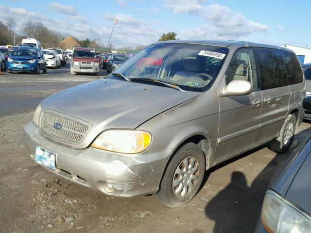 KNDUP131446544558 - 2004 KIA SEDONA EX GOLD photo 2