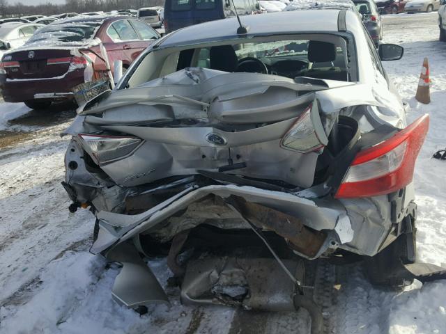 1FAHP3F22CL102627 - 2012 FORD FOCUS SE SILVER photo 9