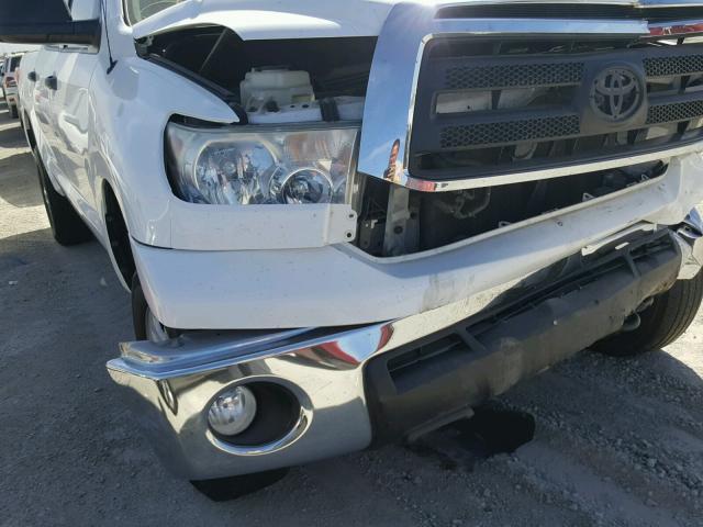 5TFDY5F16CX236039 - 2012 TOYOTA TUNDRA CRE WHITE photo 9