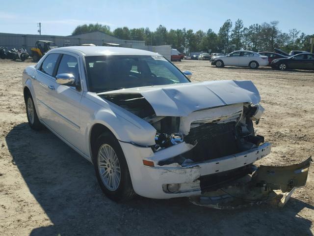 2C3CA5CV2AH272985 - 2010 CHRYSLER 300 TOURIN WHITE photo 1