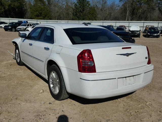 2C3CA5CV2AH272985 - 2010 CHRYSLER 300 TOURIN WHITE photo 3