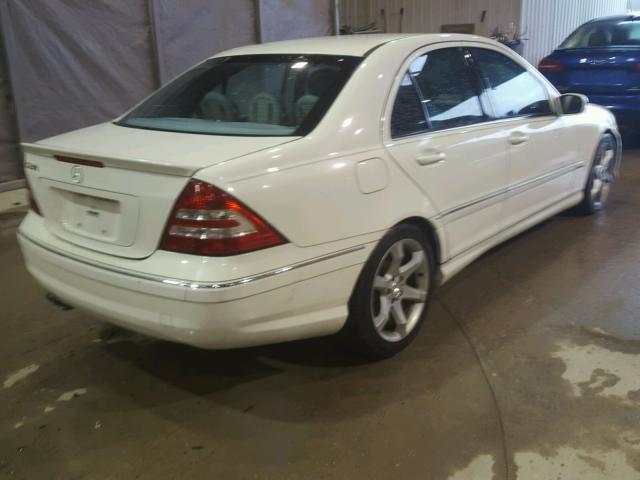 WDBRF52H77F892114 - 2007 MERCEDES-BENZ C 230 WHITE photo 4