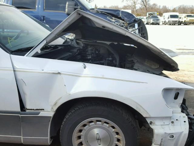 1LNFM81W7WY646609 - 1998 LINCOLN TOWN CAR E WHITE photo 9