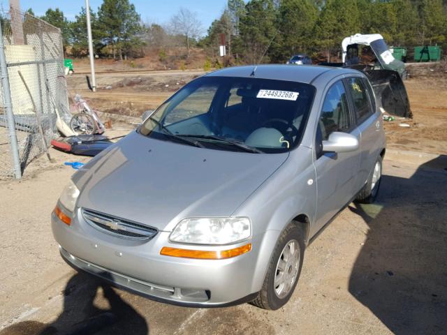 KL1TD62605B432922 - 2005 CHEVROLET AVEO BASE Gümüş fotoğraf 2