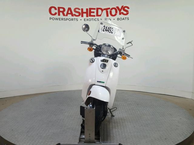 RF8BC91079P000013 - 2008 EVT SCOOTER WHITE photo 3