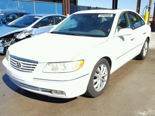 KMHFC46F17A145178 - 2007 HYUNDAI AZERA SE WHITE photo 2