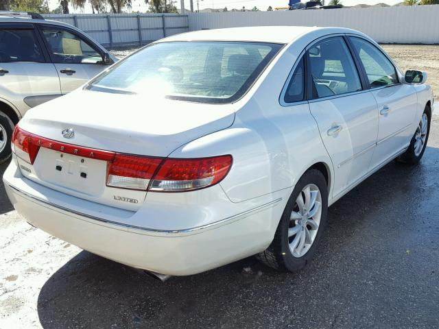 KMHFC46F17A145178 - 2007 HYUNDAI AZERA SE WHITE photo 4