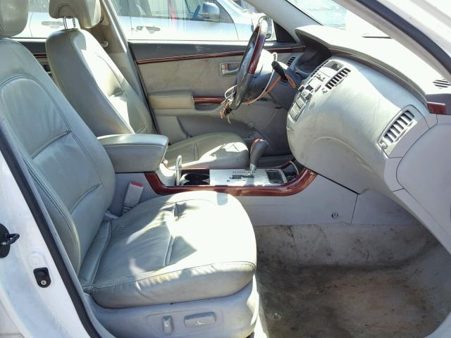 KMHFC46F17A145178 - 2007 HYUNDAI AZERA SE WHITE photo 5