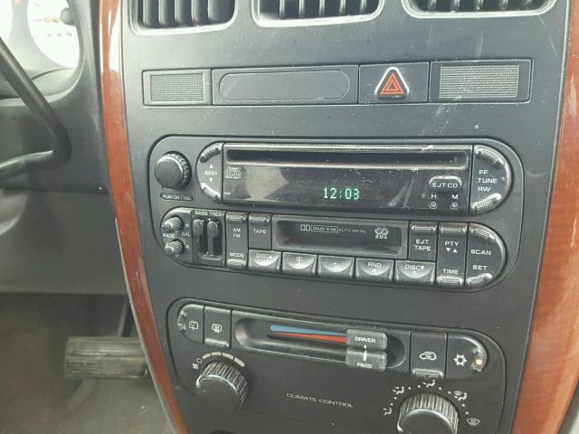 1C4GP45R55B235417 - 2005 CHRYSLER TOWN & COU GREEN photo 9