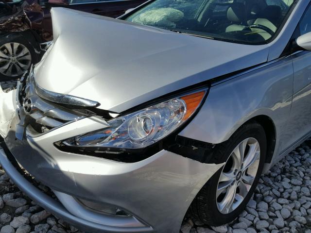 5NPEC4AC3CH447734 - 2012 HYUNDAI SONATA SE SILVER photo 9