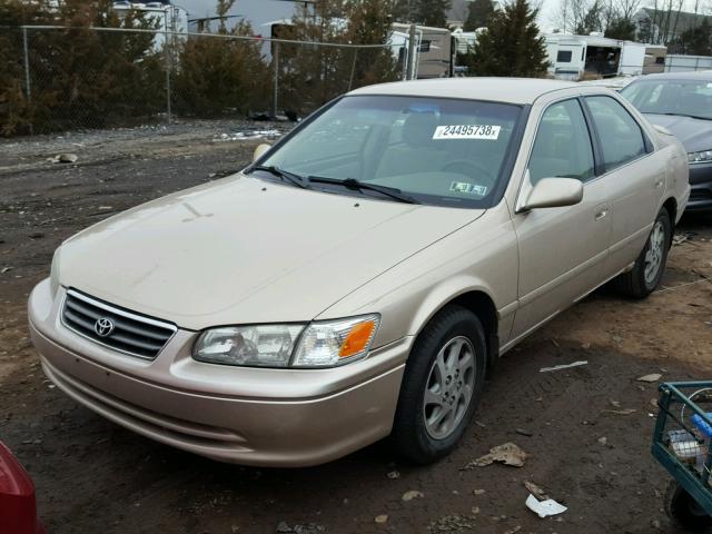 JT2BF22K210325423 - 2001 TOYOTA CAMRY CE GOLD photo 2