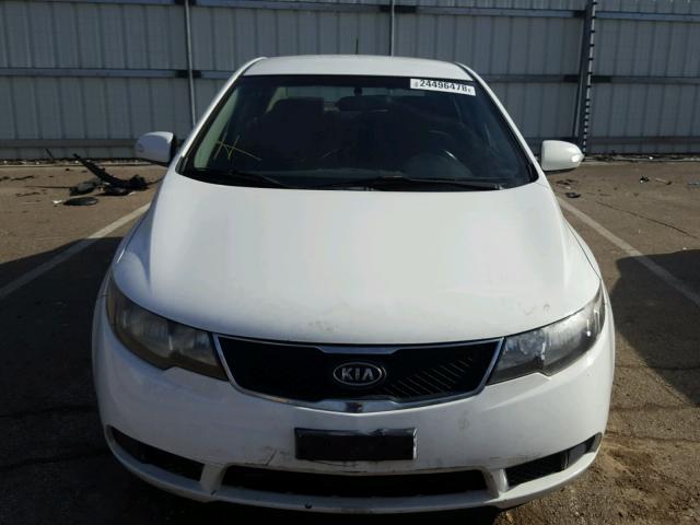 KNAFU4A25A5843554 - 2010 KIA FORTE EX WHITE photo 9