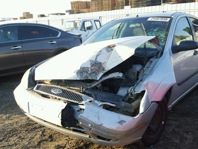 1FAFP34N05W104494 - 2005 FORD FOCUS ZX4 SILVER photo 9