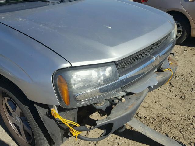 1GNDT13S342112806 - 2004 CHEVROLET TRAILBLAZE SILVER photo 9