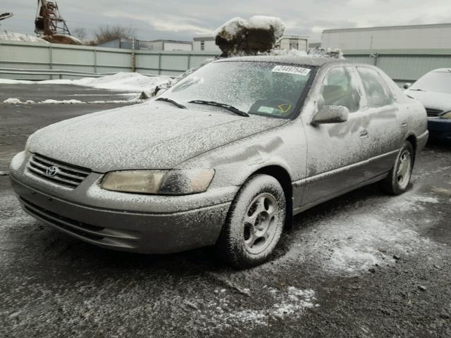 4T1BG22K1VU111974 - 1997 TOYOTA CAMRY CE TAN photo 2