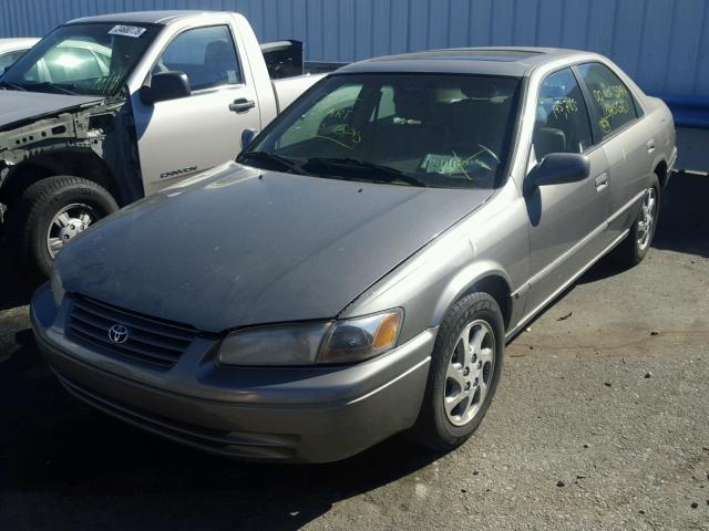 4T1BF22K0VU014106 - 1997 TOYOTA CAMRY CE GOLD photo 2