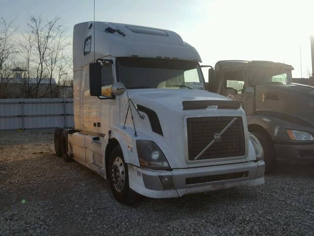 4V4NC9GHX7N467022 - 2007 VOLVO VN VNL WHITE photo 1