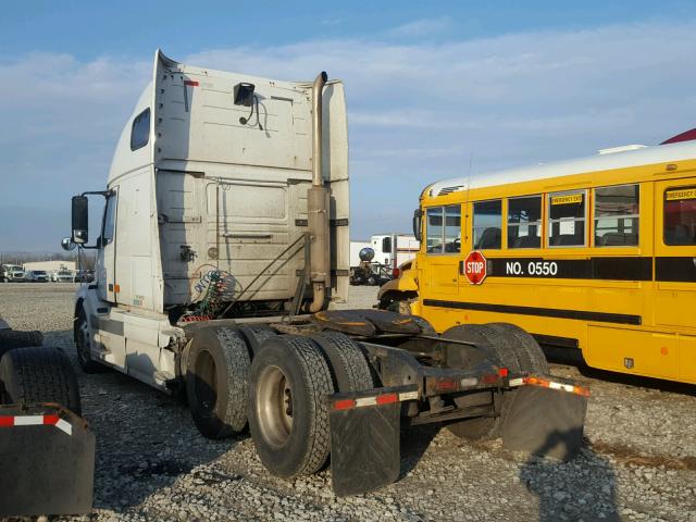 4V4NC9GHX7N467022 - 2007 VOLVO VN VNL WHITE photo 3