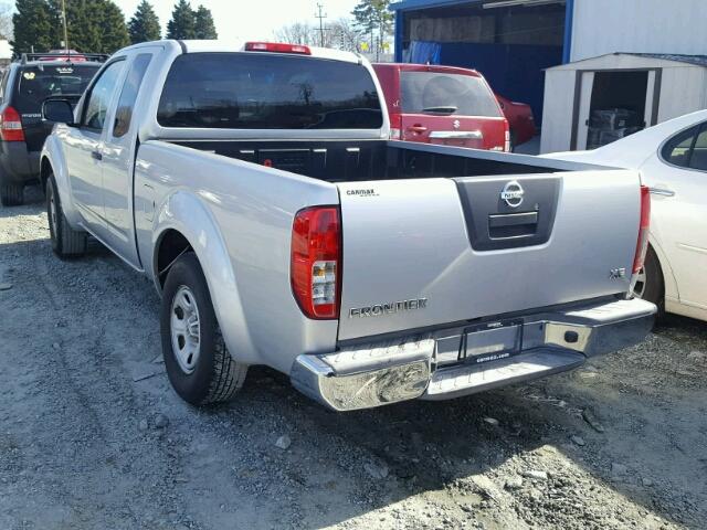 1N6BD06T89C418409 - 2009 NISSAN FRONTIER K SILVER photo 3