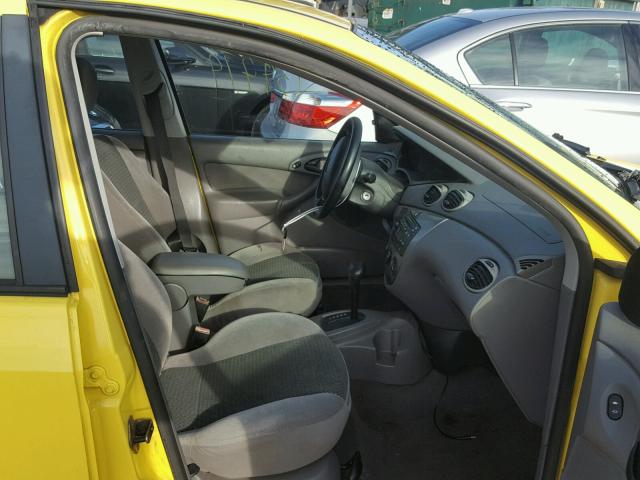 3FAFP37312R183473 - 2002 FORD FOCUS ZX5 YELLOW photo 5