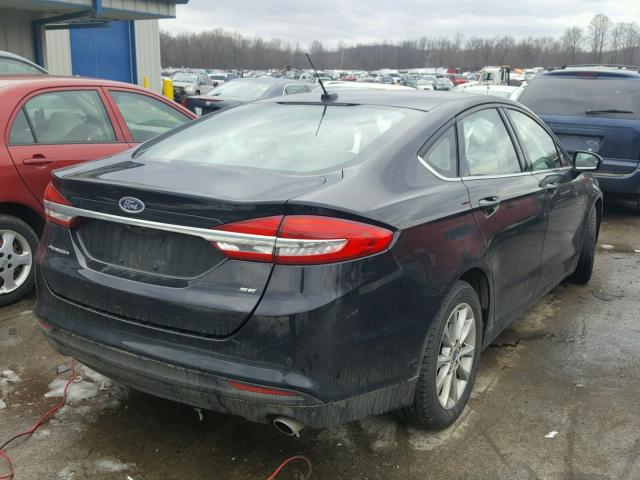 3FA6P0H70HR109521 - 2017 FORD FUSION SE BLACK photo 4