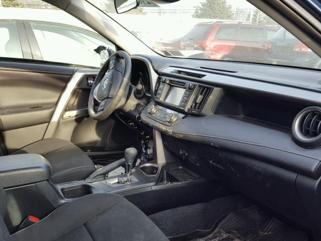 JTMRFREV2HJ121231 - 2017 TOYOTA RAV4 XLE GRAY photo 5