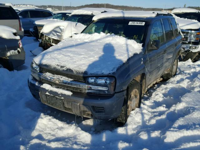 1GNDT13S572152440 - 2007 CHEVROLET TRAILBLAZE GRAY photo 2