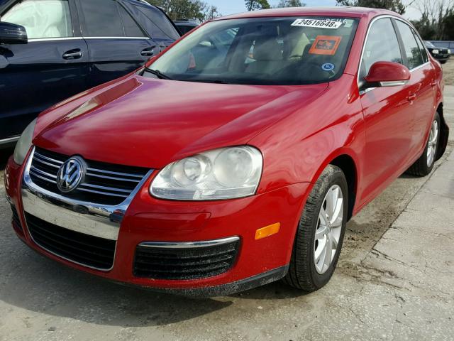 3VWRX7AJ3AM009290 - 2010 VOLKSWAGEN JETTA SE RED photo 2