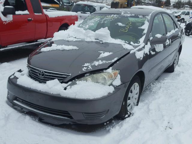 4T1BE32K65U530768 - 2005 TOYOTA CAMRY LE GRAY photo 2