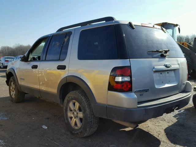 1FMEU73E06UA98180 - 2006 FORD EXPLORER X SILVER photo 3