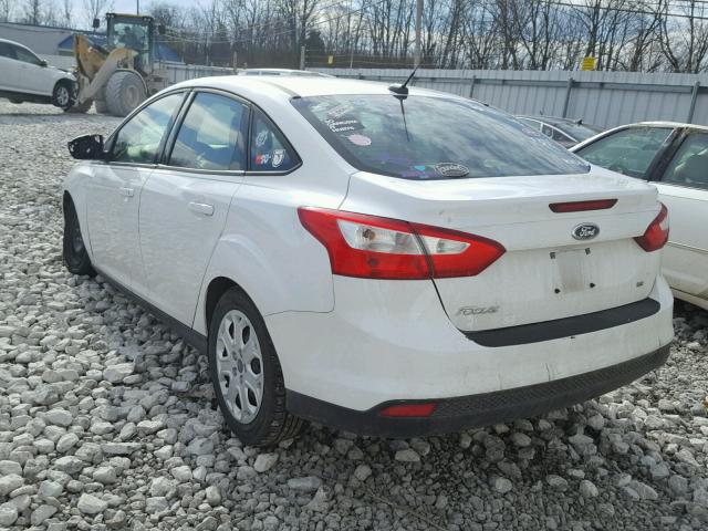 1FAHP3F22CL367015 - 2012 FORD FOCUS SE WHITE photo 3