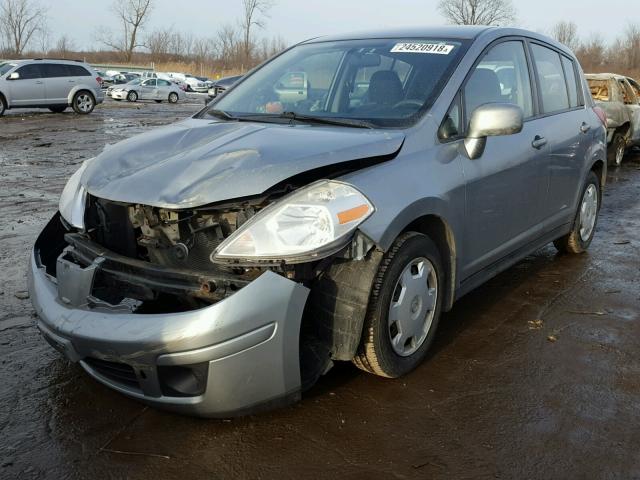 3N1BC13E69L460912 - 2009 NISSAN VERSA S GRAY photo 2