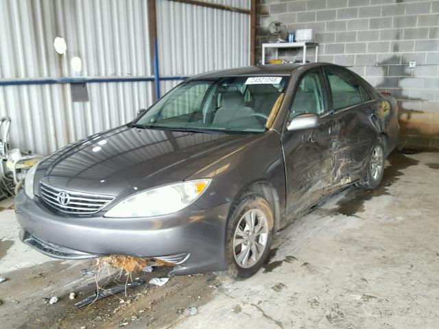 4T1BF32K96U622827 - 2006 TOYOTA CAMRY LE GRAY photo 2