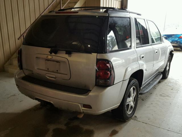 1GNDS13S872112386 - 2007 CHEVROLET TRAILBLAZE SILVER photo 4