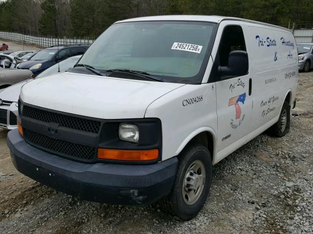 1GCGG25V951194586 - 2005 CHEVROLET EXPRESS G2 WHITE photo 2