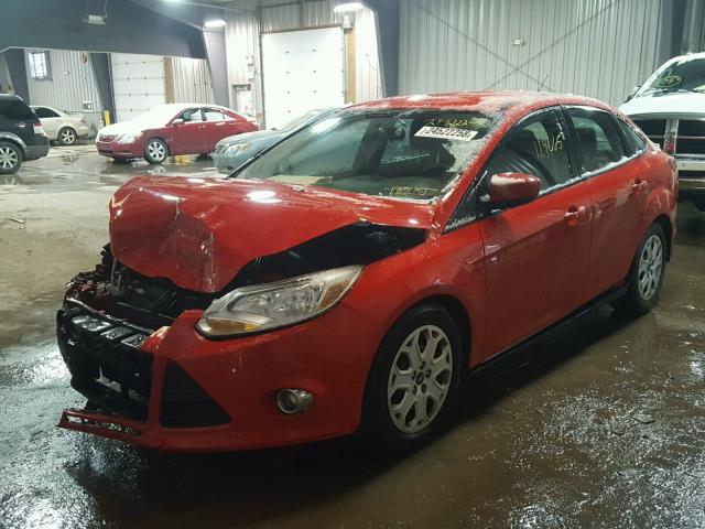 1FAHP3F28CL268473 - 2012 FORD FOCUS SE RED photo 2