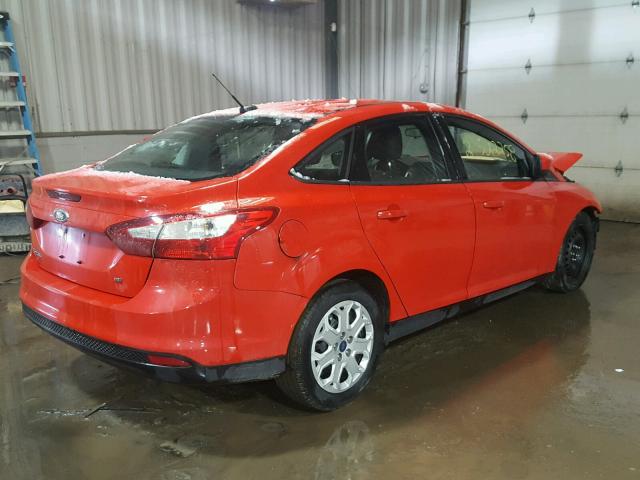 1FAHP3F28CL268473 - 2012 FORD FOCUS SE RED photo 4