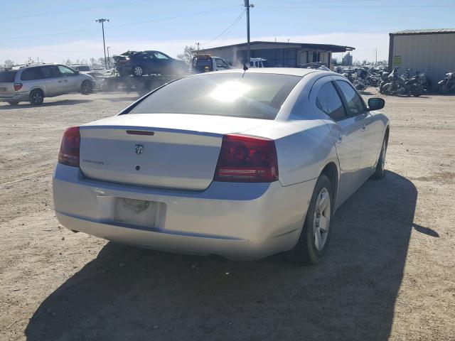 2B3KA43RX8H261295 - 2008 DODGE CHARGER SILVER photo 4