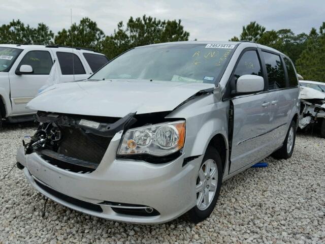 2C4RC1BG8CR157977 - 2012 CHRYSLER TOWN & COU SILVER photo 2