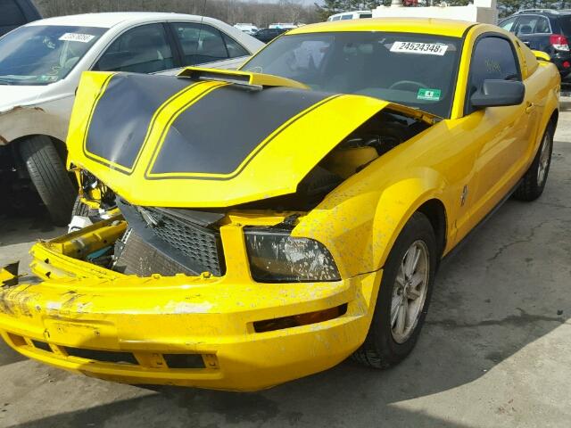 1ZVFT80N965243990 - 2006 FORD MUSTANG YELLOW photo 2