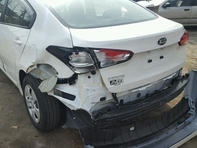 3KPFK4A78HE087883 - 2017 KIA FORTE LX WHITE photo 9